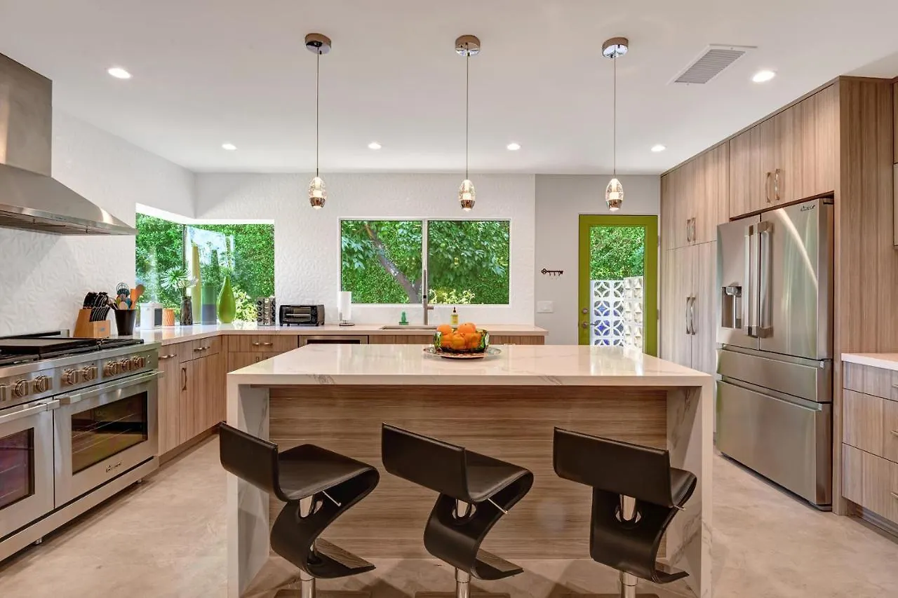 Ultra-Luxury- Resort Style Private Compound-Close To Everything- 3Bd/2.5Ba بالم سبرينغس بيت للعطل