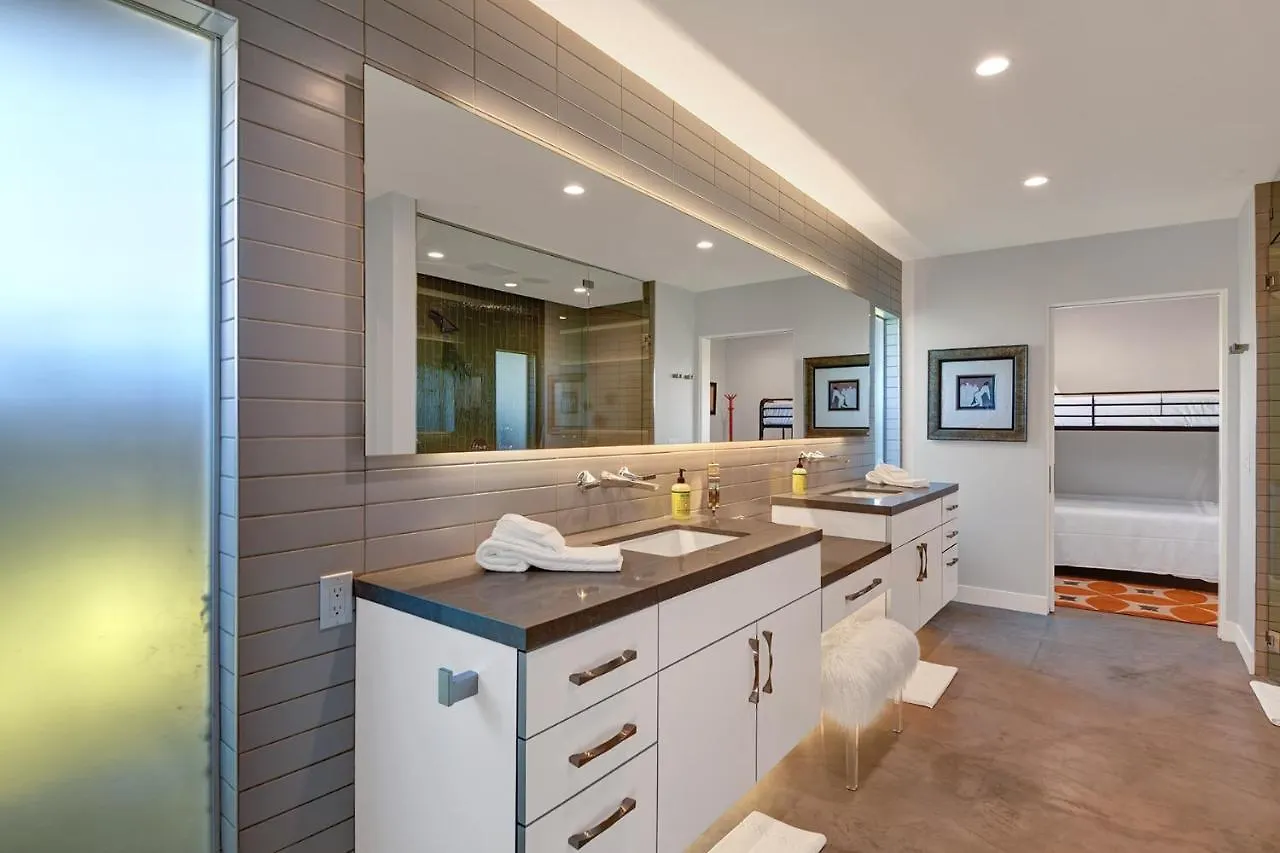 بيت للعطل Ultra-Luxury- Resort Style Private Compound-Close To Everything- 3Bd/2.5Ba بالم سبرينغس