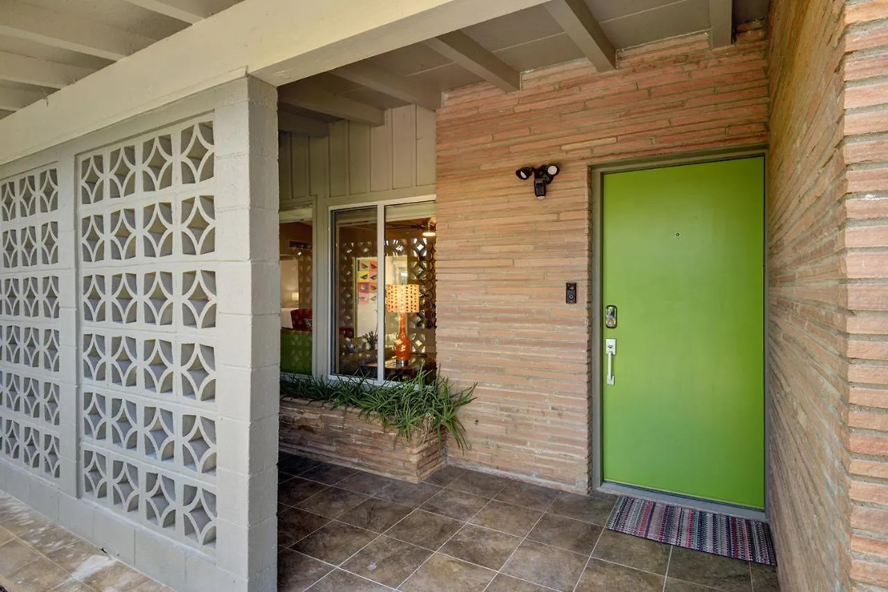 بيت للعطل Ultra-Luxury- Resort Style Private Compound-Close To Everything- 3Bd/2.5Ba بالم سبرينغس الولايات المتحدة الأمريكية