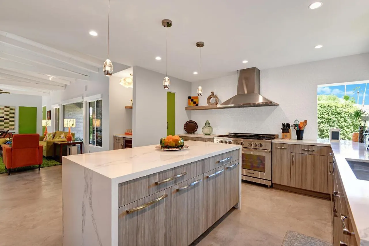 Ultra-Luxury- Resort Style Private Compound-Close To Everything- 3Bd/2.5Ba بالم سبرينغس